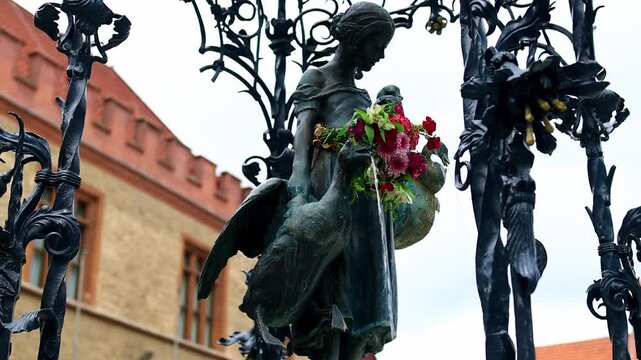 the famous gaenseliesl statue of goettingen germany 4k video with a pan