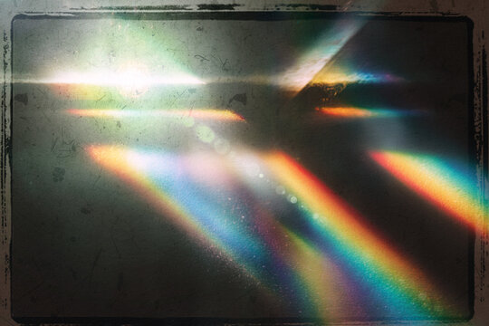 Fondo abstracto de fuga de luz crom&aacute;tica vintage. Efecto de refracci&oacute;n de luz de prisma retro; transmite nostalgia, expresi&oacute;n art&iacute;stica y energ&iacute;a &oacute;ptica.