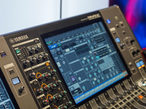 Yamaha Mixing Console: Advanced Features for Professional Sound Engineering