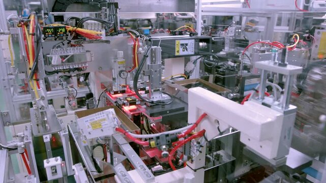 Mobile Phone Touch Monitor Production Line.
Manufacturing production line of touch panel monitor screen for mobile phone.
