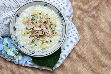 Chao ga hat sen - VietnmaFood - Vietnamese-style chicken and lotus seed porridge © Chloe