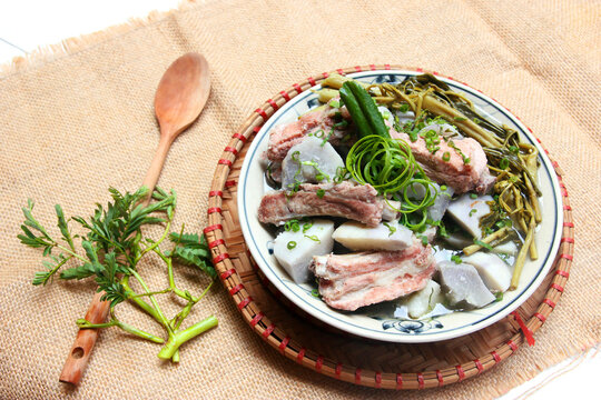 Canh suon khoai so - VietnamFood - Pork ribs stewed with taro