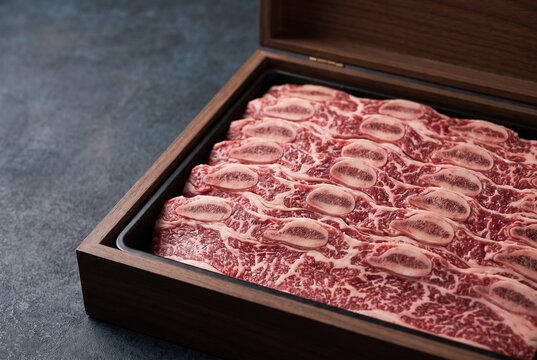 Premium LA Galbi Beef Short Ribs in Wooden Gift Box