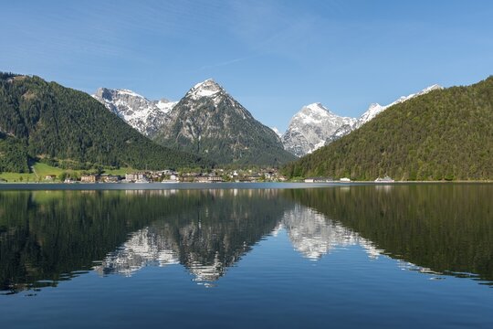 View to Pertisau, behind mountains Dristenkopf and Falzthurnjoch, Lake Achen, Tyrol, Austria