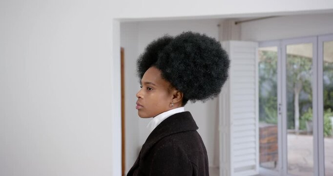 High speed photography for dynamic scenes, looking over shoulder, woman with natural hairstyle in mo