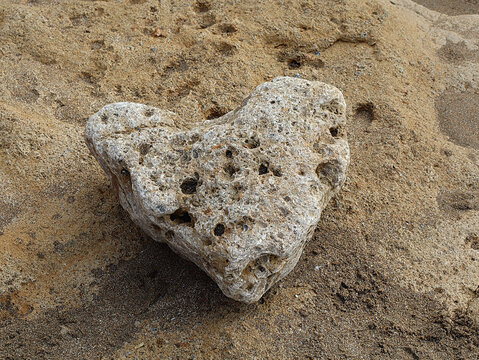 coeur en galet bord de mer