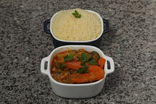 Plats snack de boulangerie avec couscous et l&eacute;gumes