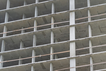 Concrete structure in progress showcases intricate building design in a bustling urban area © beholdereye
