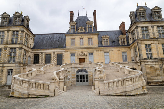 L'histoire de France se d&eacute;voile au ch&acirc;teau et dans le parc de Fontainebleau.