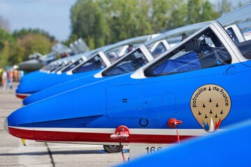 Obraz premium Patrouille de France avions alignés vue avant