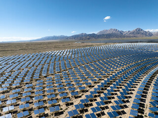 Fototapeta premium solar thermal power station in desert landscape