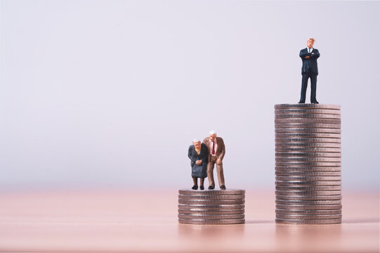 Rich and poor retirement concept with senior couple and wealthy businessman on unequal coin stacks, illustrating retirement savings gap, pension inequality, wealth disparity and financial security.