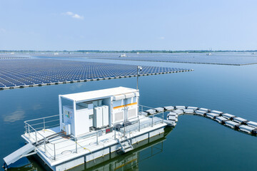 Floating solar photovoltaic power station on water surface © zhangyang135769