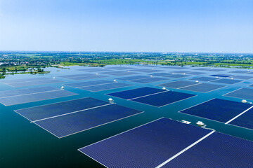 Aerial view of floating solar photovoltaic panel array on water surface © zhangyang135769