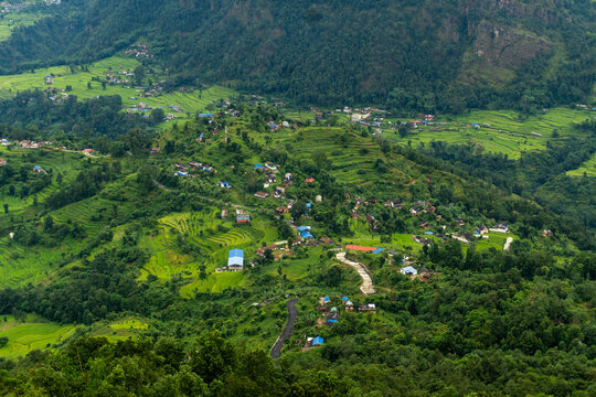 Paisajes del interior del norte de Tailandia, donde se puede ver su naturaleza, su ecosistema, el estilo de vida, templos budistas y fauna. 