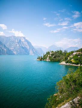 Gardasee Panorama in Italien. Berge und Natur Stadt Landschaft Reisen