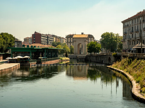  Milan&rsquo;s Darsena, with the Porta Ticinese Arch in the background and the canal reflecting the surrounding buildings in the historic centre