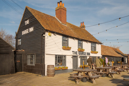 The Barge Inn pub, Battlesbridge, Essex, UK