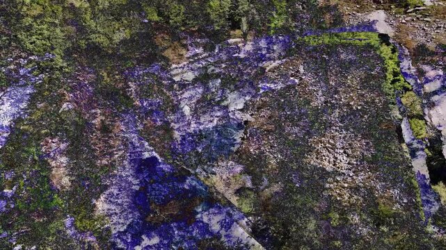 Sfondo astratto in movimento con texture materiche nei toni del viola e del verde, ideale per progetti video creativi e loop di design