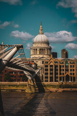Millenium Bridge to St. Pauls © Tyler