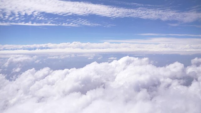 video volando sobre las nubes 01