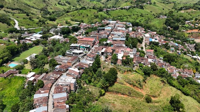 Panorama a&eacute;reo del municipio de Maceo, Antioquia, Colombia capturado con dron