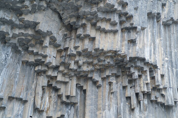 Obraz premium Geological formations of basalt columns in Armenia display unique patterns and textures, highlighting the natural beauty of stone structures in the landscape