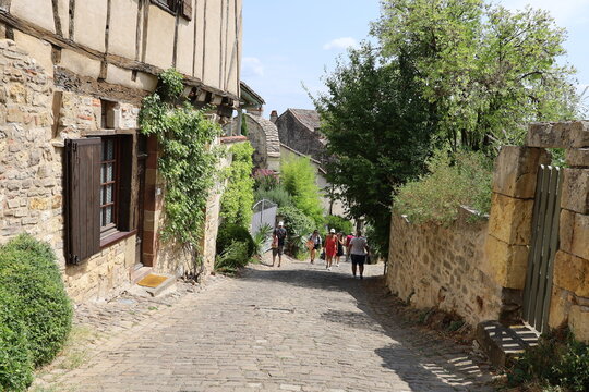 Vieille rue pav&eacute;e, village de Cordes sur Ciel, d&eacute;partement du Tarn, France