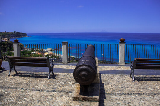 Cannon Square, Tropea