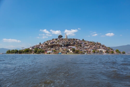 Isla de Janitzio en Patzcuaro, Michoacan, Mexico. Foto hecha el 22 de Febrero del 2026 por la ma&ntilde;ana