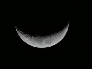 Close-Up View of the Moon During Its Waxing Crescent Phase in Paraguay © Sven Decker