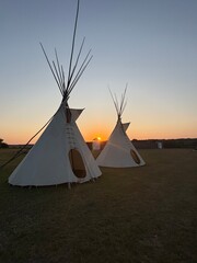 traditional tipis at fort carton © jithani