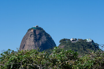 Detail of the summit of Sugarloaf Mountain, revealing the rock's texture, an elevated view, and the iconic natural setting of Rio de Janeiro, a striking symbol of the Brazilian landscape. © LGAndrade