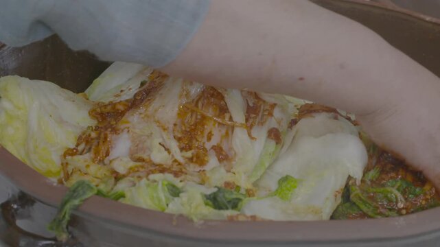 김장 배추김치 김치 양념 버무리기 포기김치 절임배추 김장양념 김장철 속버무리기 한식 한국음식 전통음식 가정식 반찬 식재료 유네스코인류무형문화유산 김장문화