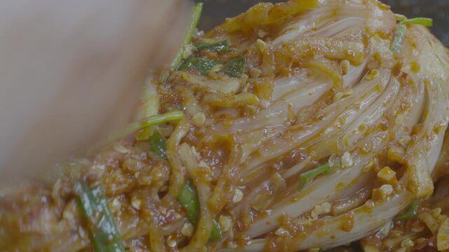김장 배추김치 김치 양념 버무리기 포기김치 절임배추 김장양념 김장철 속버무리기 한식 한국음식 전통음식 가정식 반찬 식재료 유네스코인류무형문화유산 김장문화