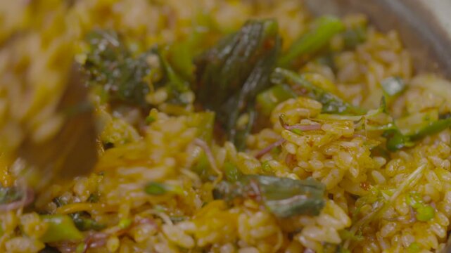 비빔밥 비빔밥재료 돌솥밥 돌솥비빔밥 한국 한식 전통 전통음식 케이푸드 K푸드 고추장 참기름 나물 고사리 도라지 시금치 콩나물 계란노른자 밥 식재료 가정식 식사