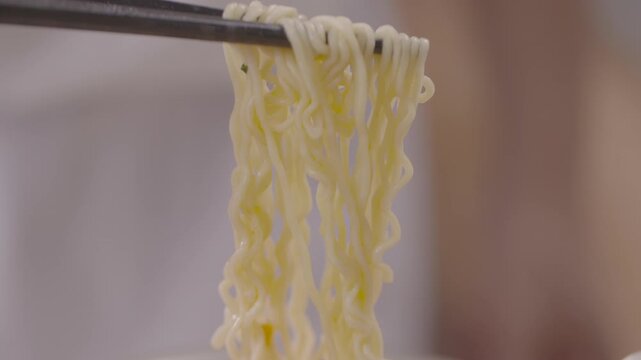 라면 케이푸드 K푸드 면발 누들 인스턴트라면 라면발 국물요리 매운라면 고추 파 냄비 양은냄비 한국음식 한식 간식 야식 분식 면요리 식사 간편식 면 밀가루 인스턴트