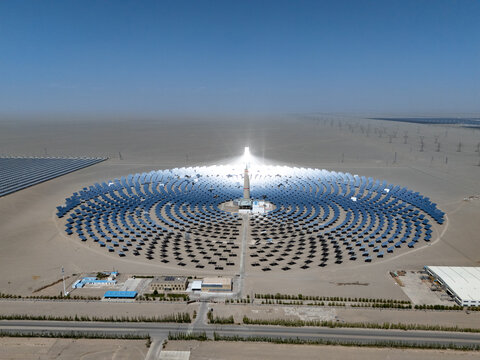 spectacular molten salt tower solar thermal power station in desert