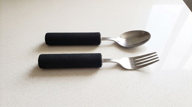 Easy-Grip Adaptive Cutlery Set for Limited Hand Mobility