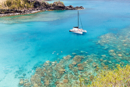 Snorkeling in Hawaii from cliff view