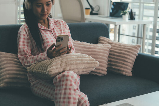 Woman enjoying life at home, promoting healthy eating, wellness, and a balanced lifestyle. Concept of natural nutrition, mindfulness, and modern healthy living.