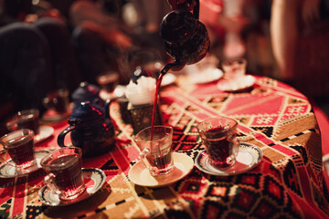 Pouring traditional egyptian hibiscus tea in marsa alam © Filipo