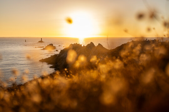 atardecer en la costa de la breta&ntilde;a francesa