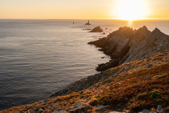 atardecer en la costa de la breta&ntilde;a francesa
