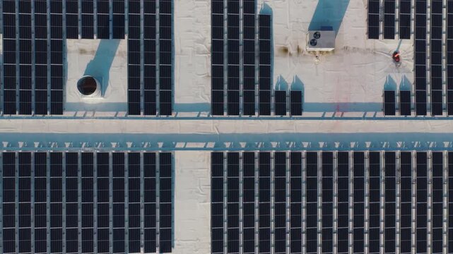 Chicago suburbs Industrial rooftop asset with full solar coverage, for CRE, leasing and site-selection decks.