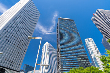 新宿副都心に立ち並ぶ高層ビルとオフィス街の風景  © JAPAN SKYLINE