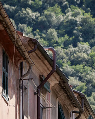 Gutters along the cornice of a row of small apartment buildings © Riccardo Arata