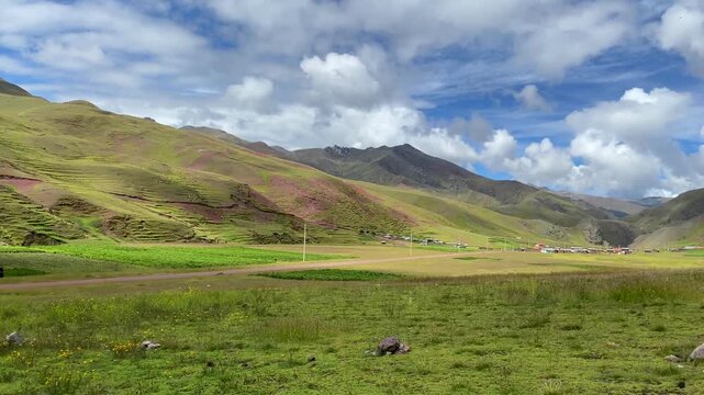 Krajina pod Vinicunca (Rainbow Mountain)