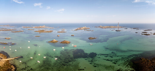 Panorama aerien du littoral de plouguerneau avec les ilots a marée basse et le phare de l'ile vierge, region Bretagne departement du Finistere © jmbreizh