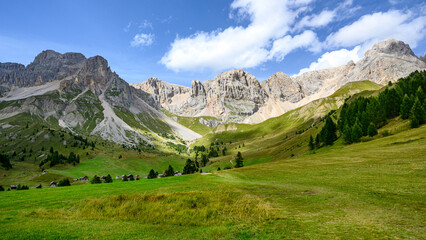 Naklejka premium Passo San Pellegrino, Trentino Alto Adige, Val di Fassa, conca del rifugio Fuciade 